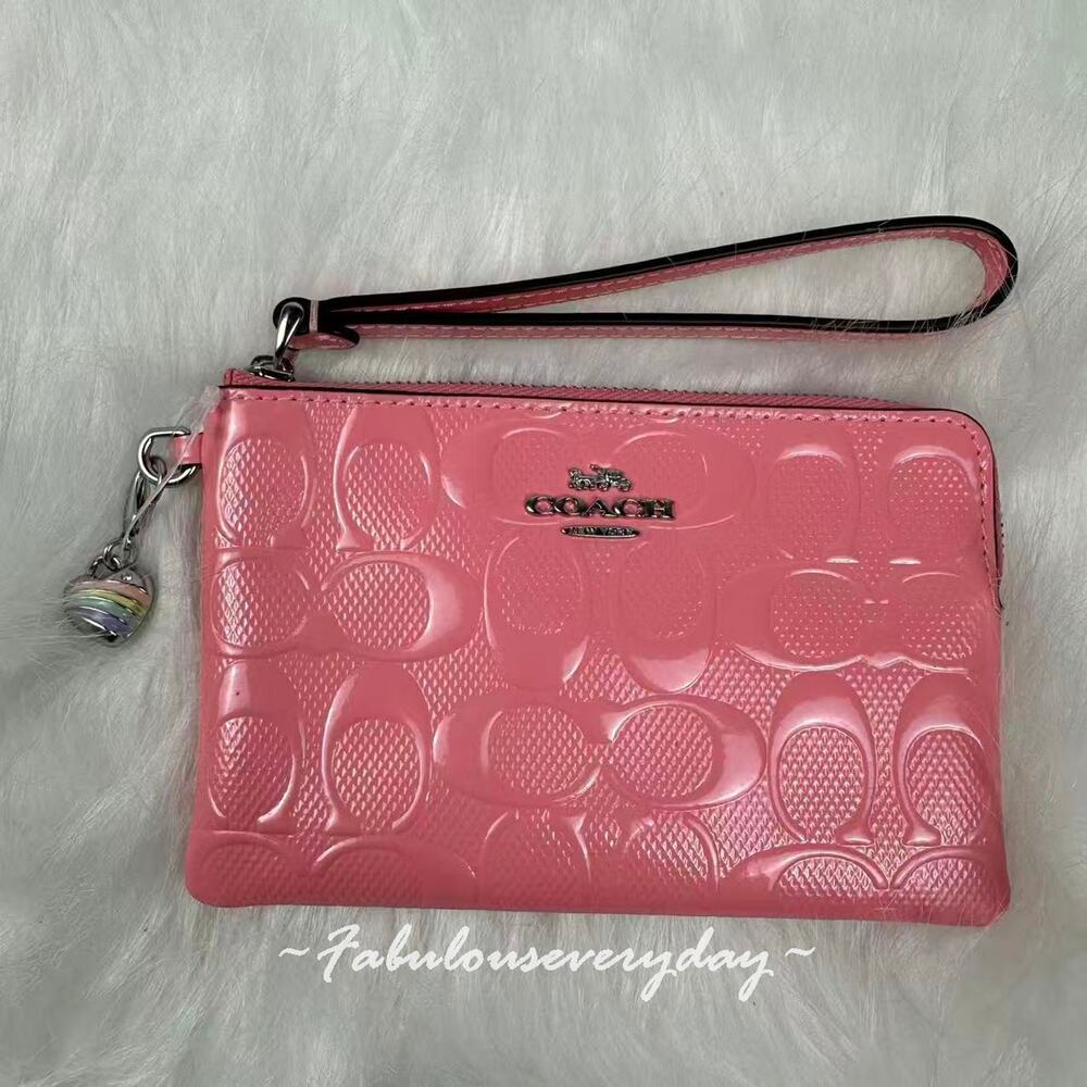 Coach Corner Zip Wristlet In Signature Leather With Heart Charm CDF04 Pink NWT